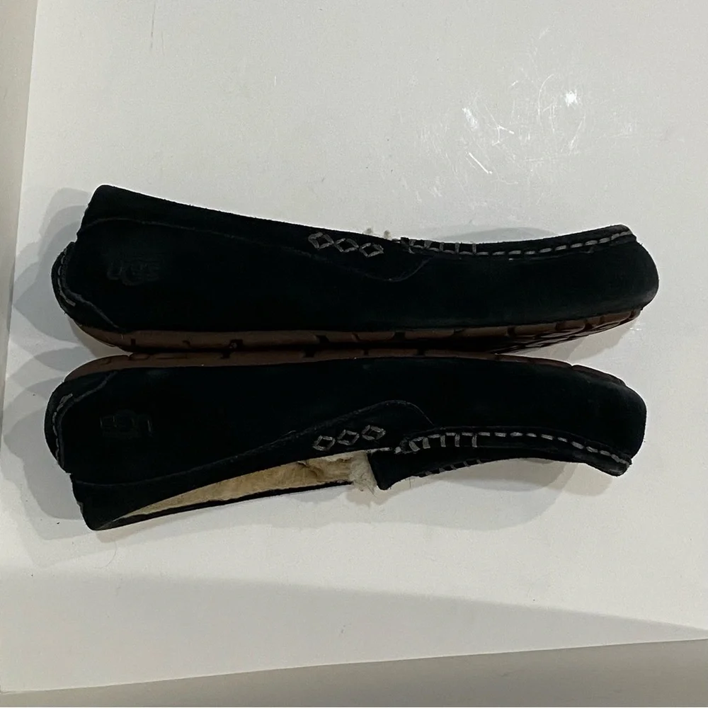 UGG Ansley Women’s 7.5 Black Suede Shearling Moccasin Slippers - Picture 5 of 10